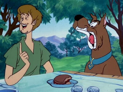 Scooby ready to eat Shaggy's burger