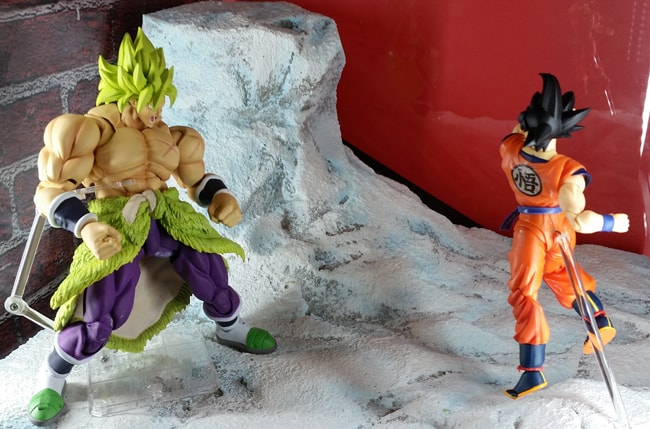 Goku vs. Broly diorama